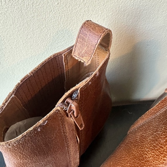 Frye Chelsea ankle boot in brown leather - Picture 8 of 8